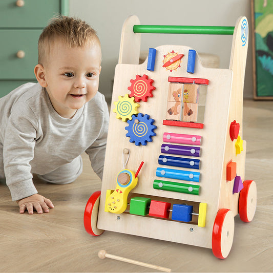Holz Lauflernwagen für Kinder beim Lernen der ersten Schritte