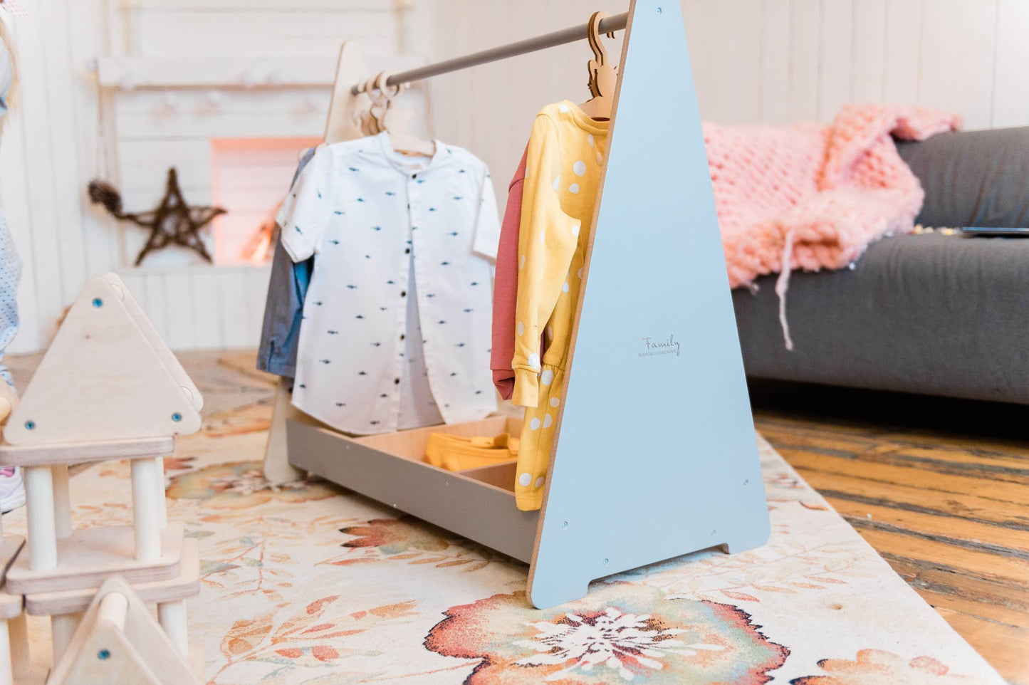 Montessori Kleiderständer für Kinder aus Holz – offener Kinder Kleiderständer für mehr Ordnung und Selbstständigkeit