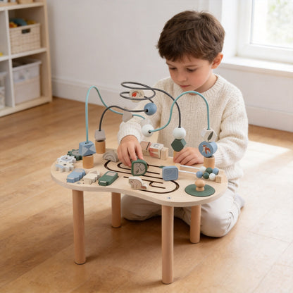 Montessori Aktivitätstisch mit Wald- und Tiermotiven für ruhiges Entdecken