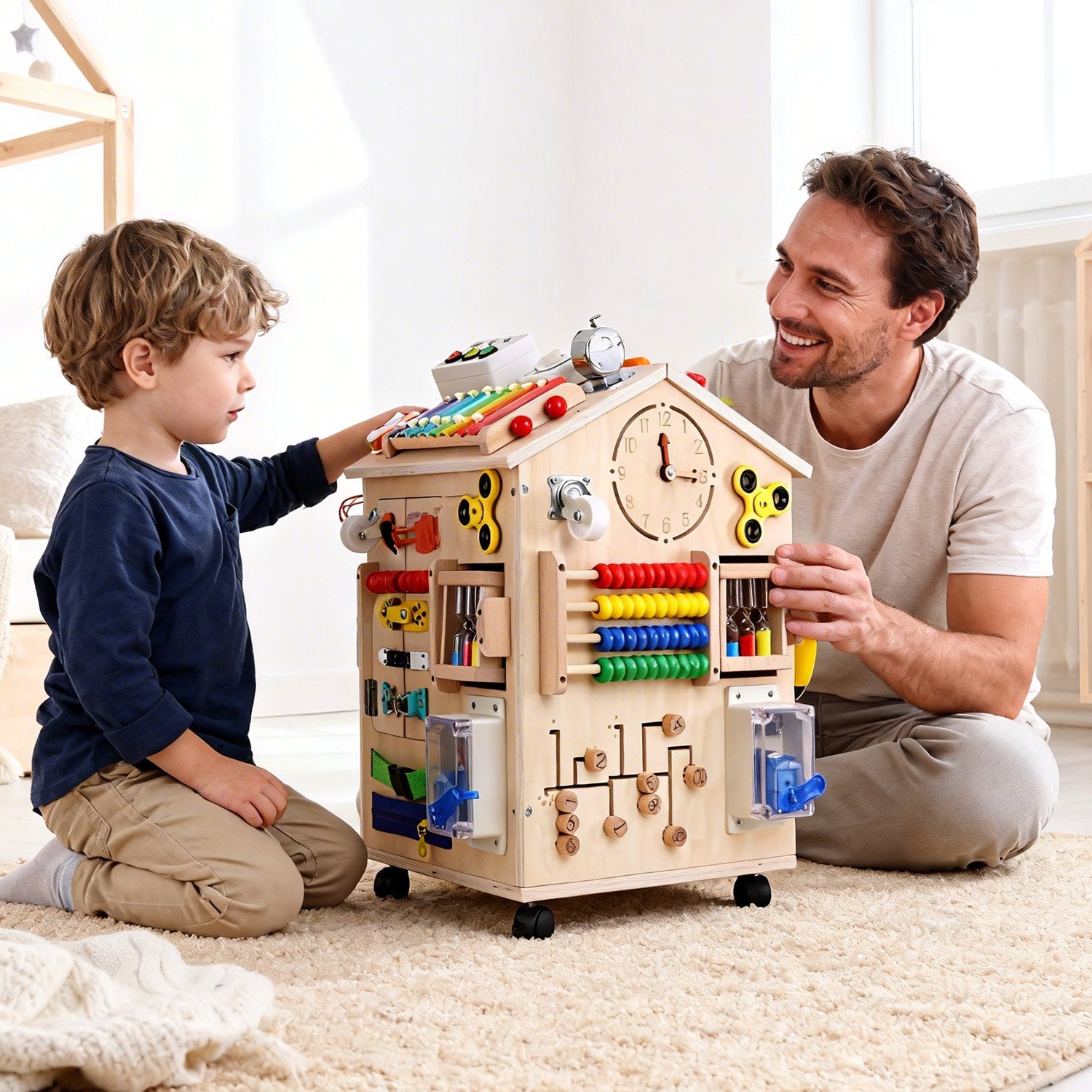 Montessori Busy House mit Rollen für flexibles Spielen im Kinderzimmer