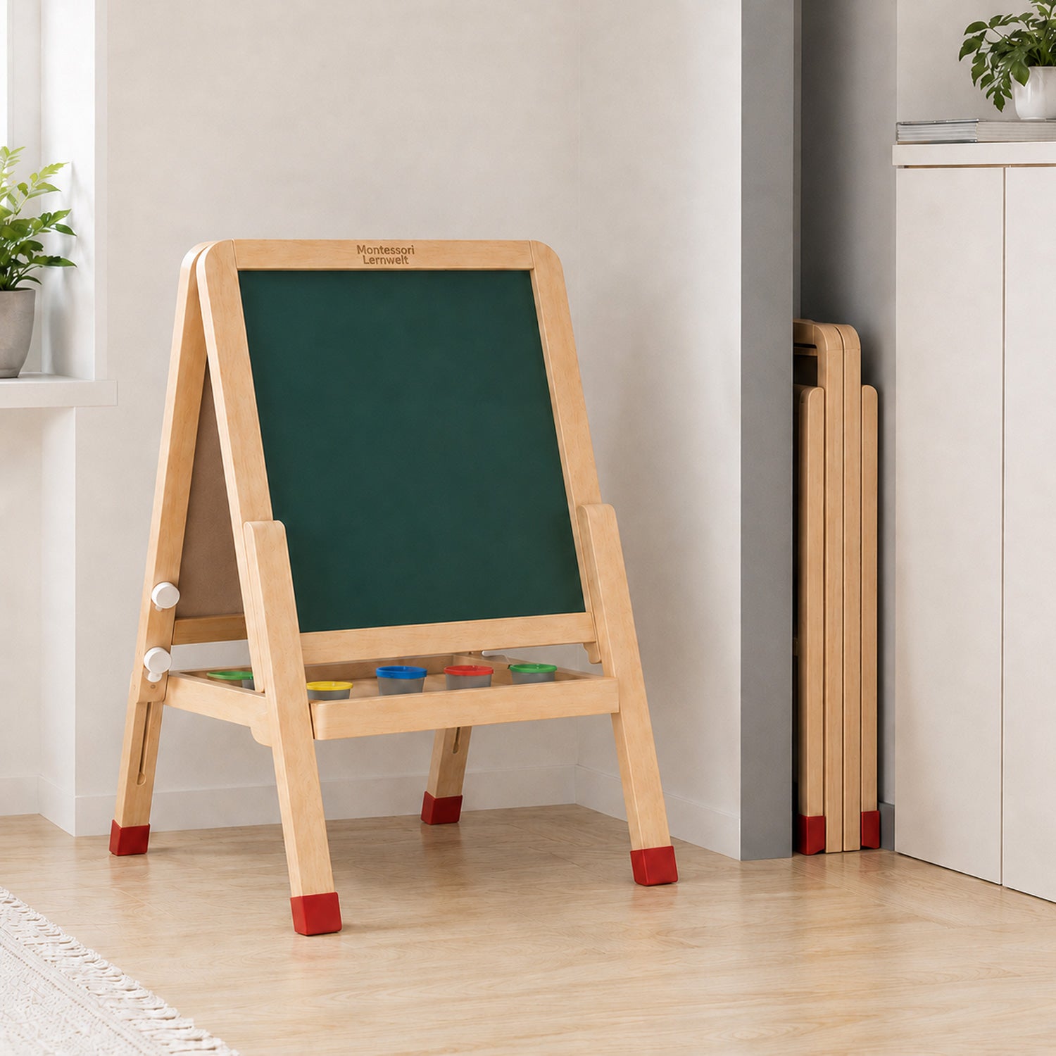 Zusammenklappbare Montessori Kinder Staffelei aus Holz für kleine Räume