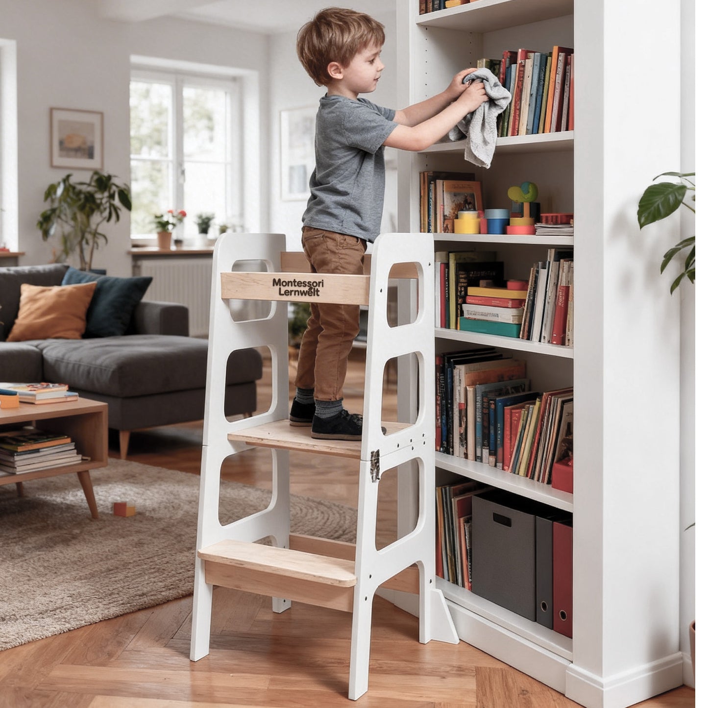 Vorderansicht des Montessori Lernturms 3-in-1 in Schwarz und Naturholz