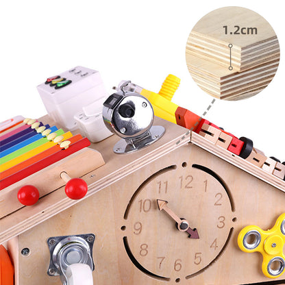 Busy House mit Uhr, Abakus und Sanduhr für spielerische erste Lernimpulse