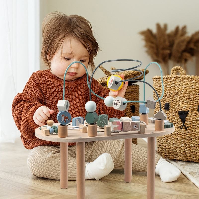 Holz Aktivitätstisch für Kleinkinder mit verschiedenen Motorik- und Lernspielen