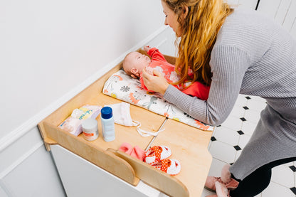 Wickelaufsatz für Kommode aus Holz für Baby – platzsparender Wickeltisch Aufsatz