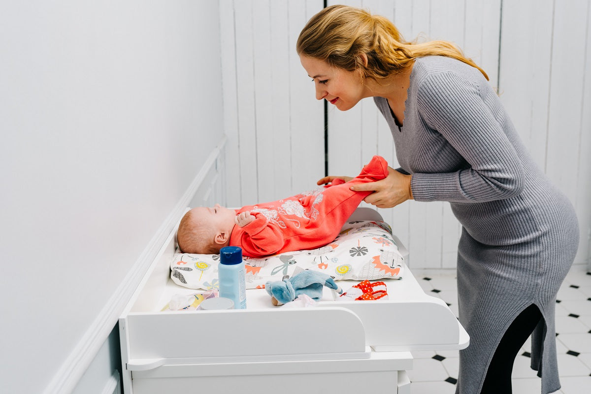 Wickelaufsatz für Kommode aus Holz für Baby – platzsparender Wickeltisch Aufsatz