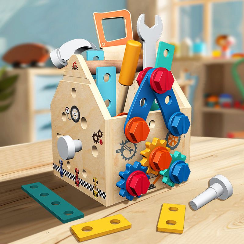 Kind spielt mit einer Holz-Frühpädagogik-Simulation Lockpicking Toolbox, ideal zur Förderung von Intelligenz und motorischen Fähigkeiten.