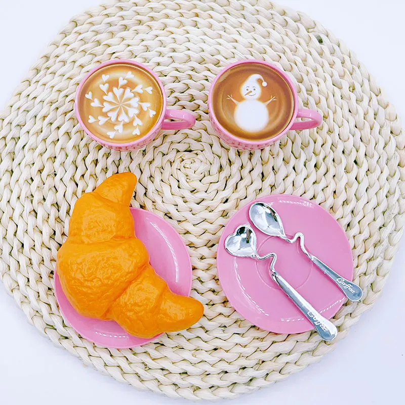 MontessoriLernwelt Kinder Kaffee Set mit Croissant, Tellern und Löffeln, EN71 zertifiziert