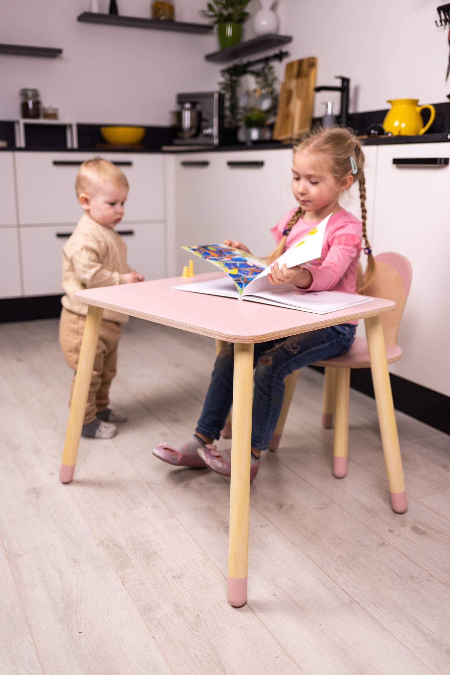 Ensemble table et chaise Montessori pour enfant en bois – Design lapin