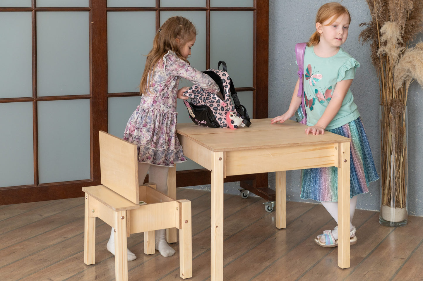 Montessori-børnebord med opbevaring og skammel – skrivebordssæt i træ til børn
