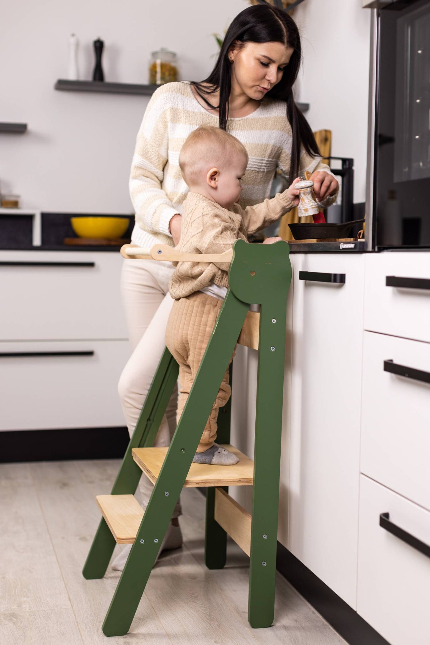 Montessori Lernturm klappbar aus Holz in Weiß Natur – Kinder Küchenhelfer höhenverstellbar