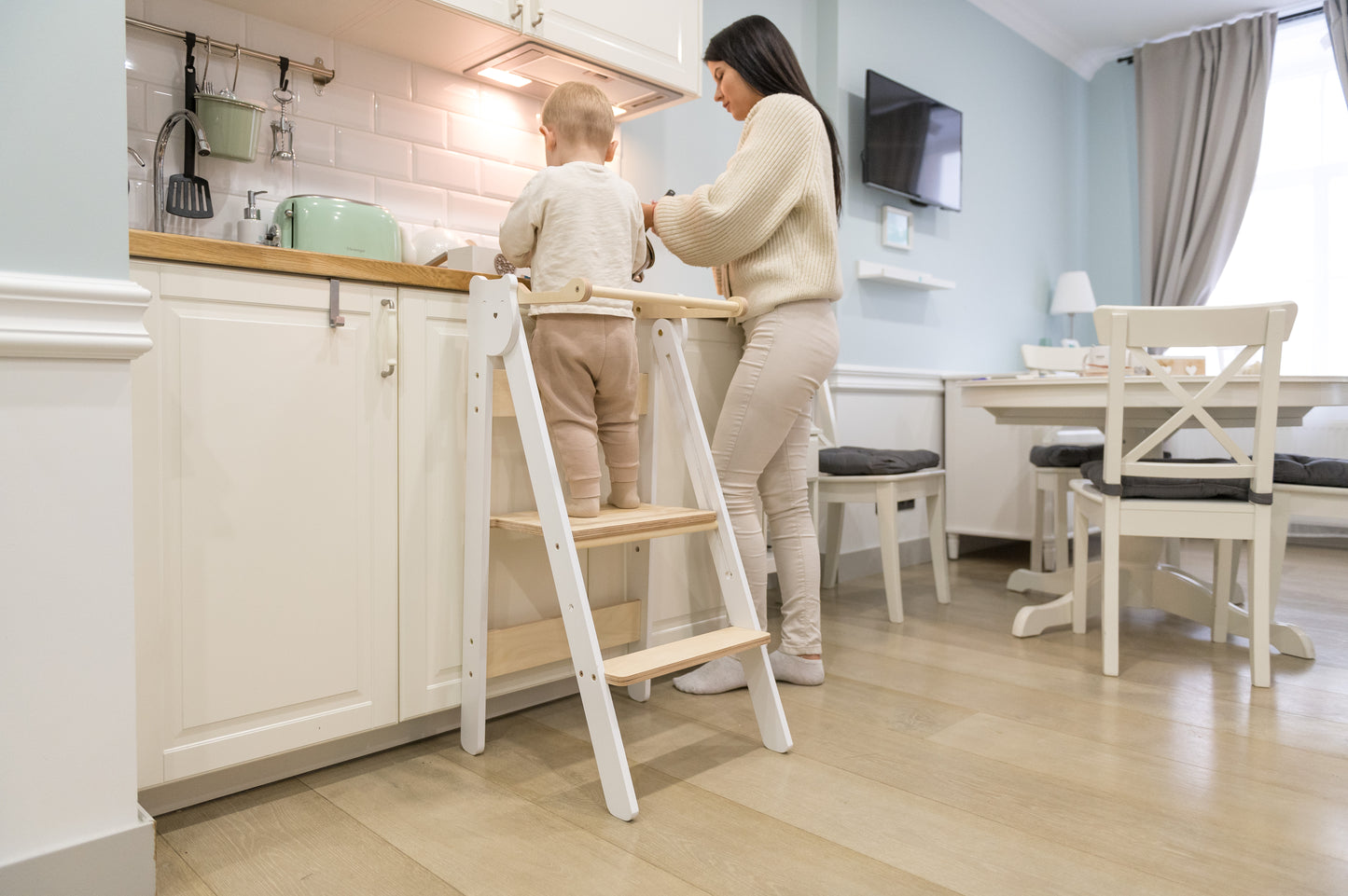 Montessori Lernturm klappbar aus Holz in Weiß Natur – Kinder Küchenhelfer höhenverstellbar