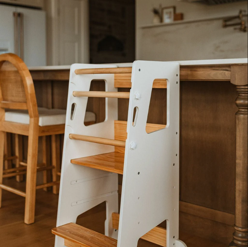 Montessori Lernturm mit Sicherheitsstangen und stabiler Konstruktion