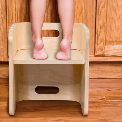 Montessori Kinderstuhl aus Naturholz mit minimalistischer Form