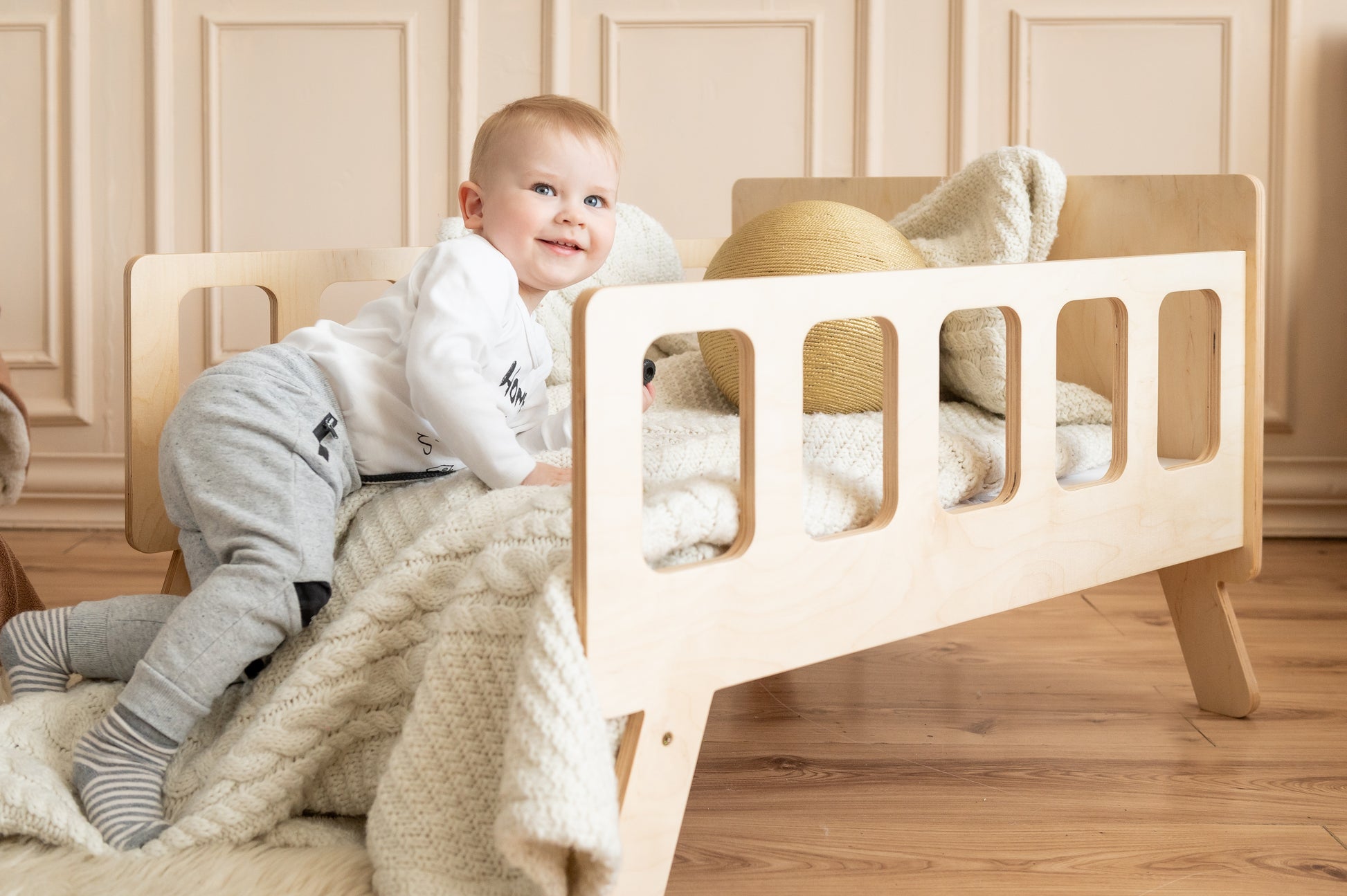 Montessori Kinderbett 2-in-1 mit Matratze – ausziehbar und platzsparend